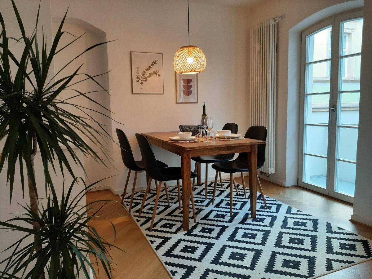 Zentrale Lage I Historisch I Parkplatz I Fahrradkeller Apartment Щраубинг Екстериор снимка